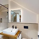 11 No 8a Boardinghouse