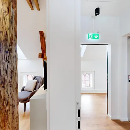 11 No 8a Boardinghouse *