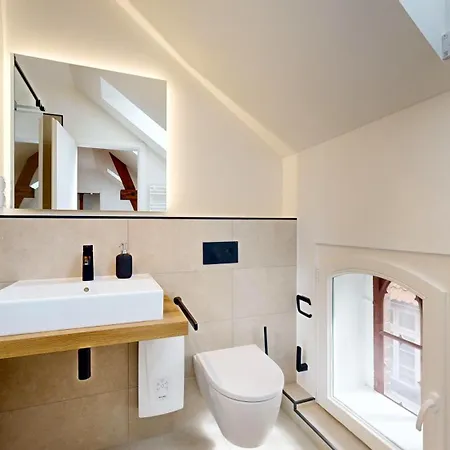 11 No 8a Boardinghouse