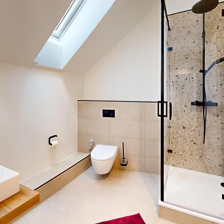 11 No 8a Boardinghouse Apartment *