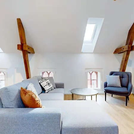 11 No 8a Boardinghouse *