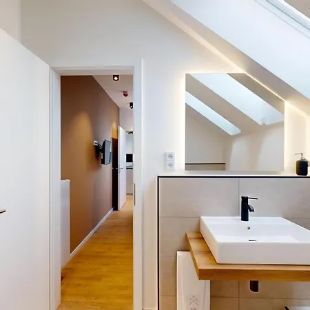 11 No 8a Boardinghouse *