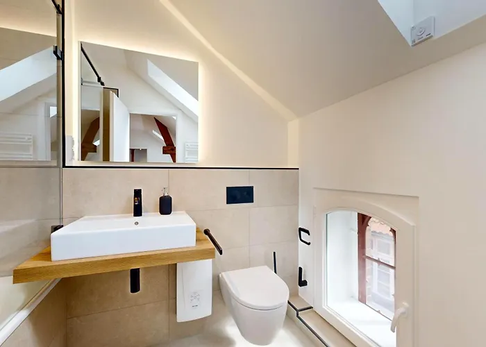 11 No 8a Boardinghouse